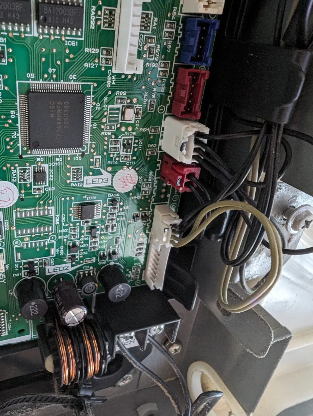 Air conditioning control board and electrical connections